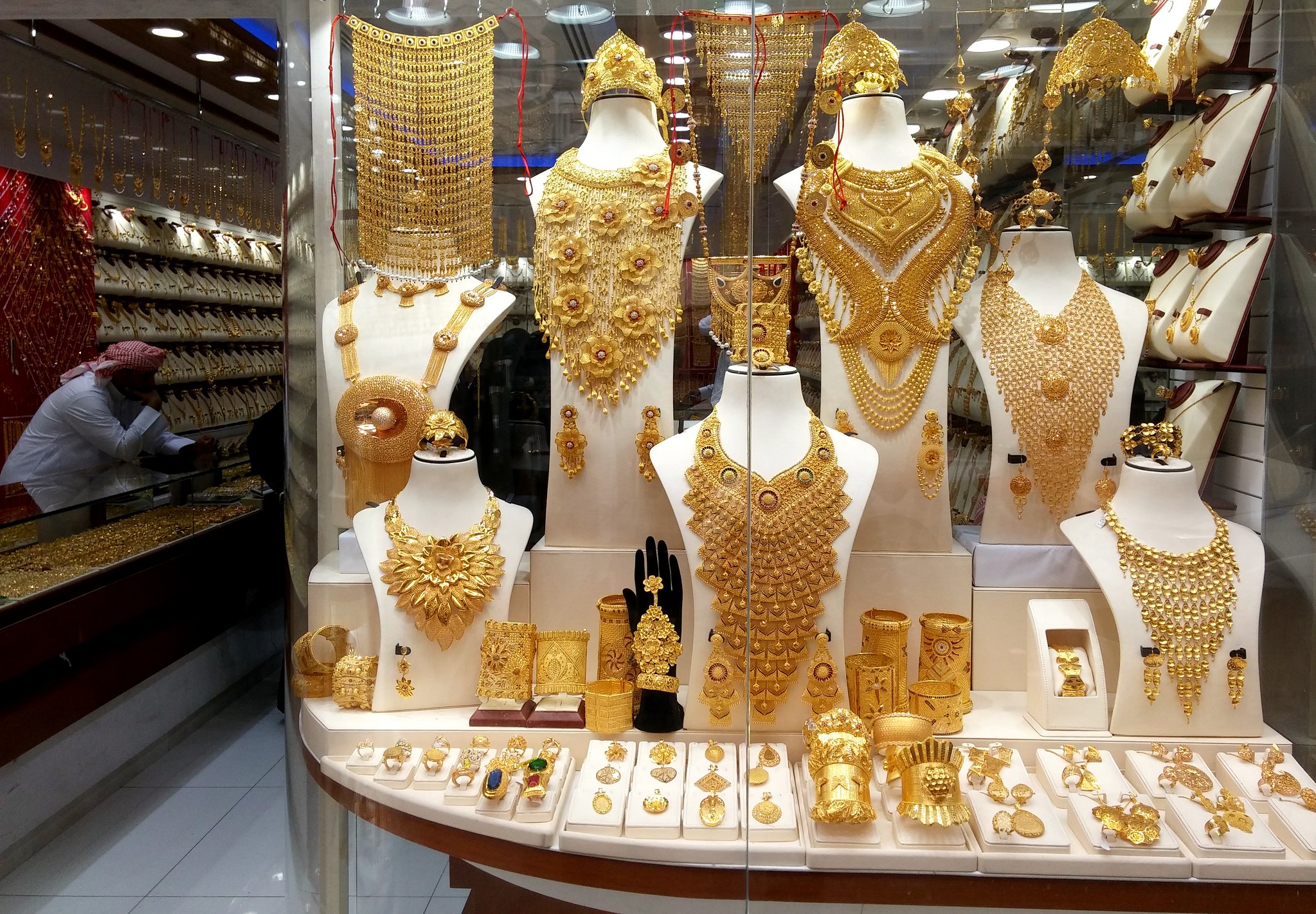 Что можно привезти из дубая. Золотой рынок Gold Souk. Gold Souk Дубай. Золотой рынок (Dubai City of Gold). ОАЭ золотой рынок Дейра.